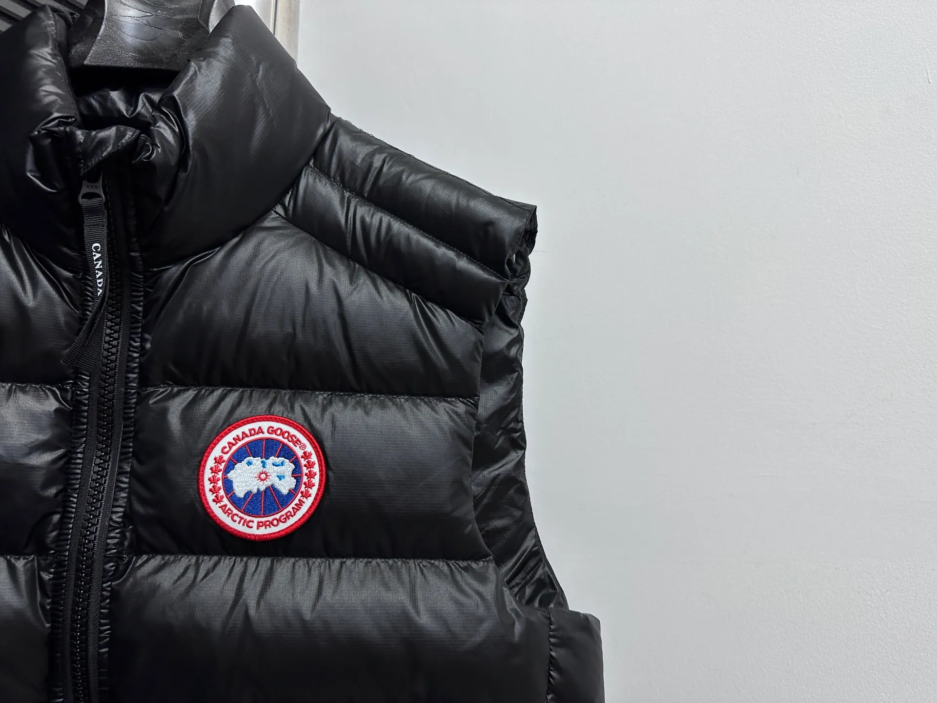 P560 [Canada Goose] CROFTON light down vest R water-repellent treatment Winall windproof fabric 700-fill down capacity Original molding Detailed production The upper body effect is stunning Exclusively available on the Xiaohongshu purchasing platform The highest version on the market Code number: XS-XXL
